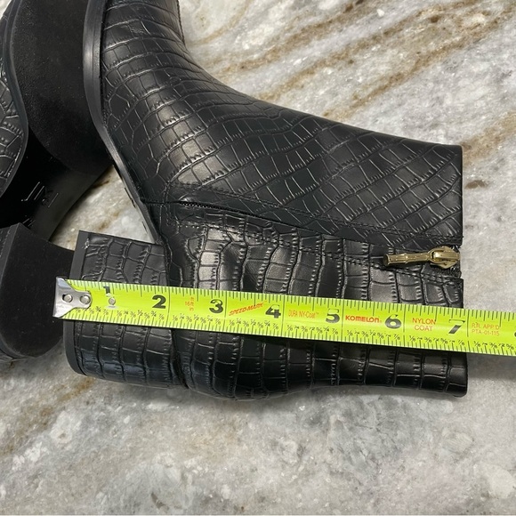 J.Mclaughlin Gwyneth Black Leather Croc-Embossed Ankle Boots Size 7.5 M - Picture 10 of 13